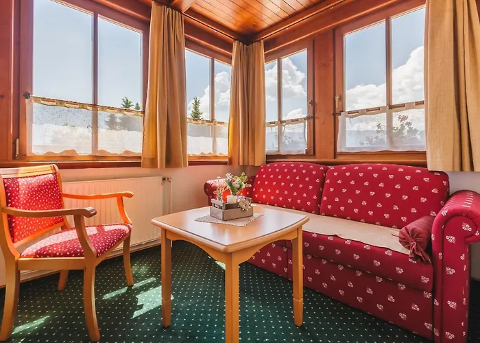 Tulipan בית הארחה 4*