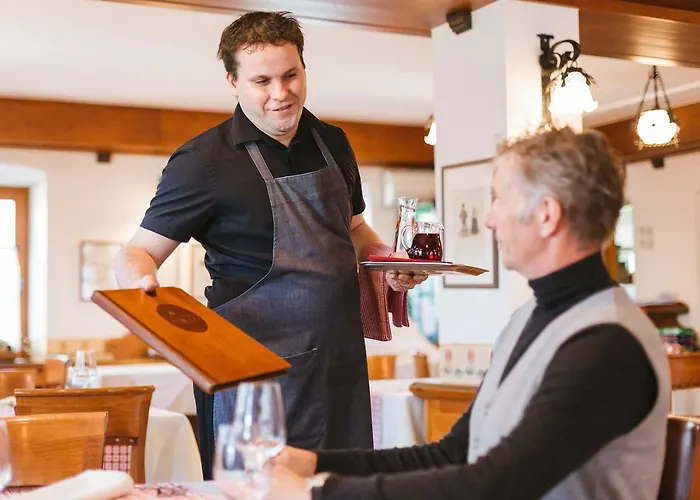 Tulipan בית הארחה 4*